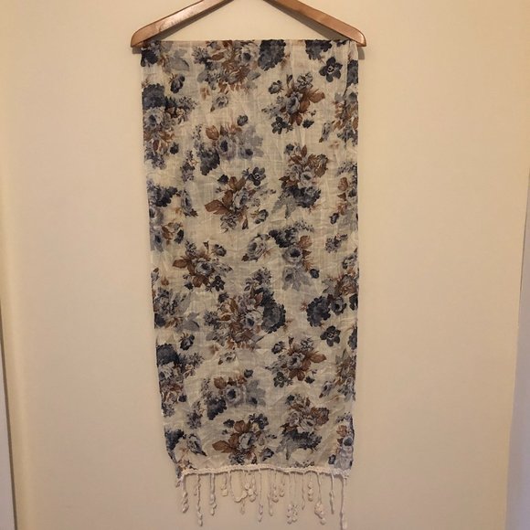 Handmade Scarf from Italy - Picture 4 of 9